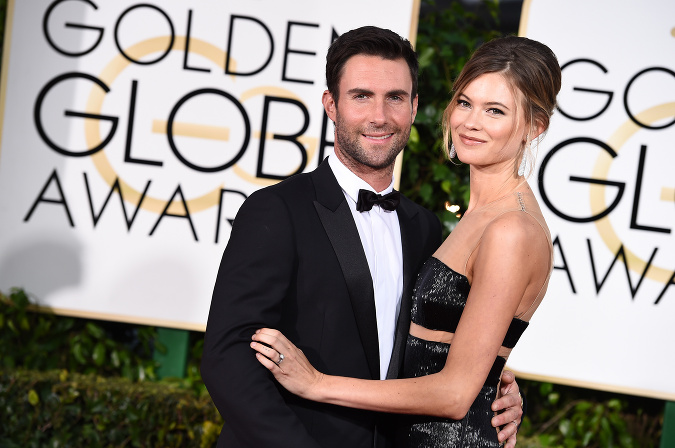 Párik snov - Behati Prinsloo a Adam Levine zamilovanosť nepredstierajú