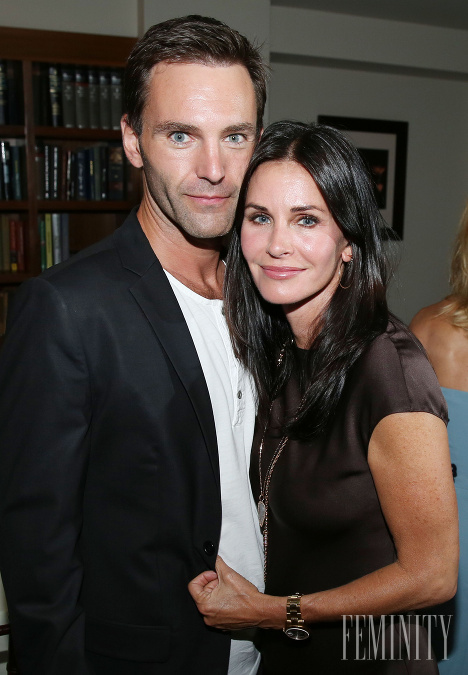 Courteney Cox súhlasila, že si vezme svojho priateľa Johnnyho McDaida