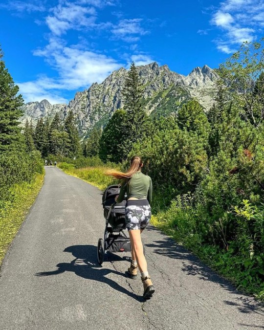 Ivana Bezdeda miluje hory a turistiku, aktívnemu životnému štýlu sa venuje aj ako mama