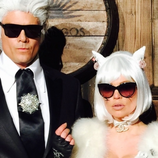 Herec Josh Duhamel a Fergie ako Karl Lagerfeld a Choupette