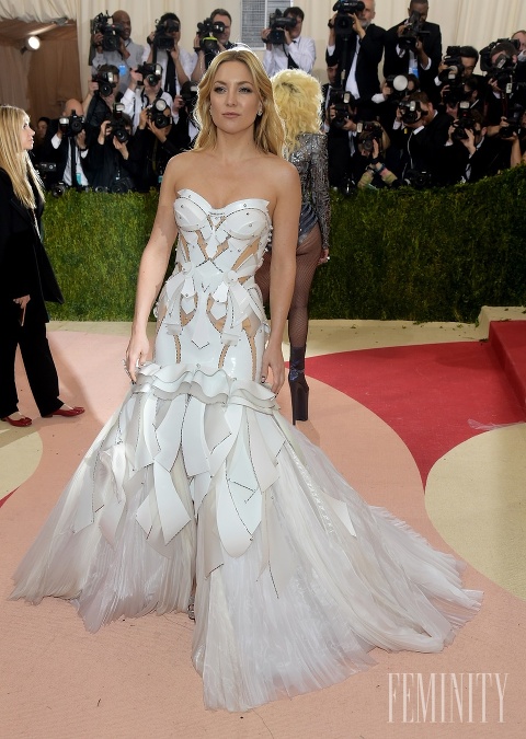 Versace si obliekla aj Kate Hudson