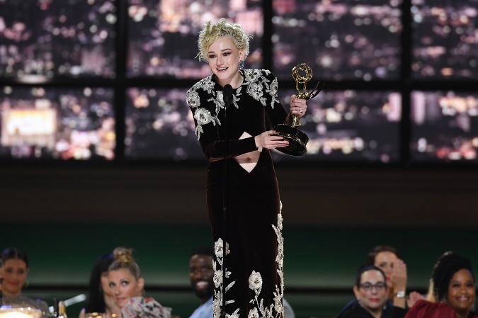 Julia Garner na Emmy Awards 2022 zvíťazila v kategórii najlepšia herečka vo vedľajšej úlohe v seriáli Ozark