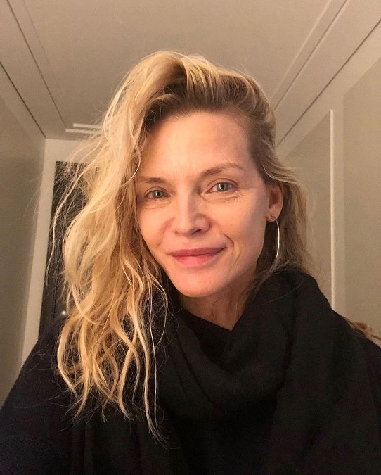 Herečka Michelle Pfeiffer je aktívnou aj na sociálnych sieťach. Nemá problém zverejniť ani svoju nenalíčenú tvár