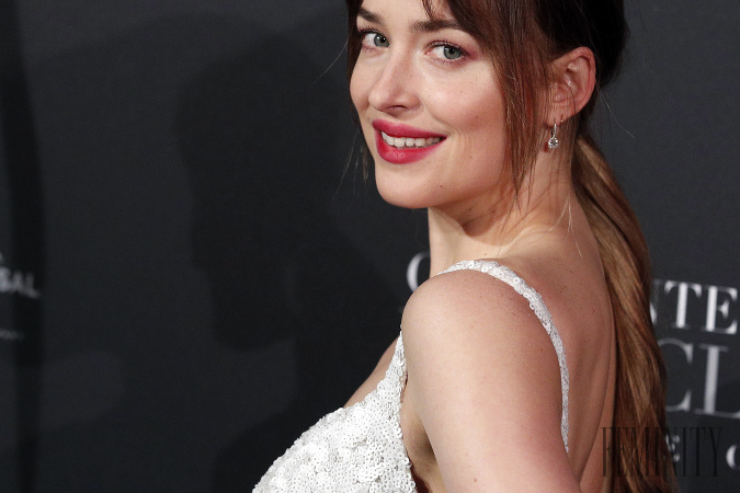 Herečka Dakota Johnson vyzerá skvele. Vie však presne, ako na to