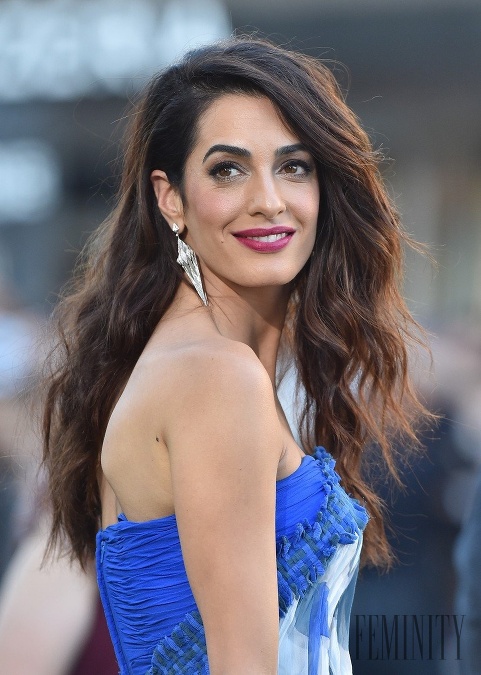 Krásnej právničke Amal Clooney nie je čo sa týka vzhľadu či kondície skutočne čo vytknúť