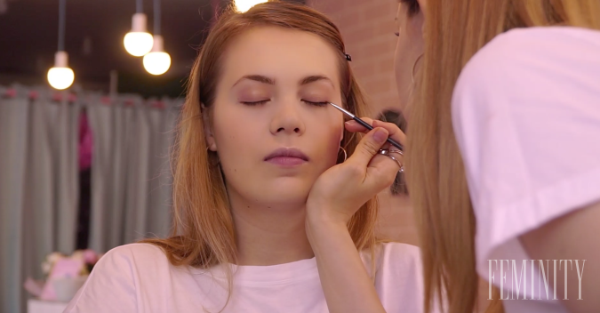 Jemný make up očí jednoducho premeníte za pomoci farebných liniek na viečka