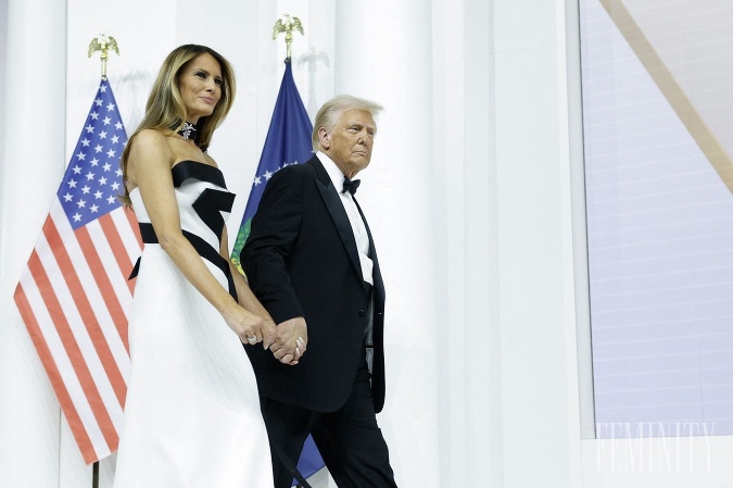 Melania zažiarila v bielej róbe počas inauguračného bálu