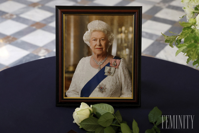 Scéna na Regent Street sa mala začať cez víkend, počas ktorého zomrela kráľovná a Británia vyhlásila desať dní smútku. 