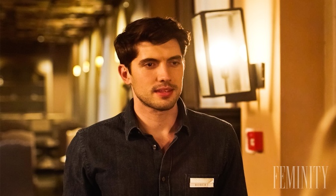 Carter Jenkins ako sexi Robert zamieša karty vo vzťahu Tessy a Hardina ešte viac.