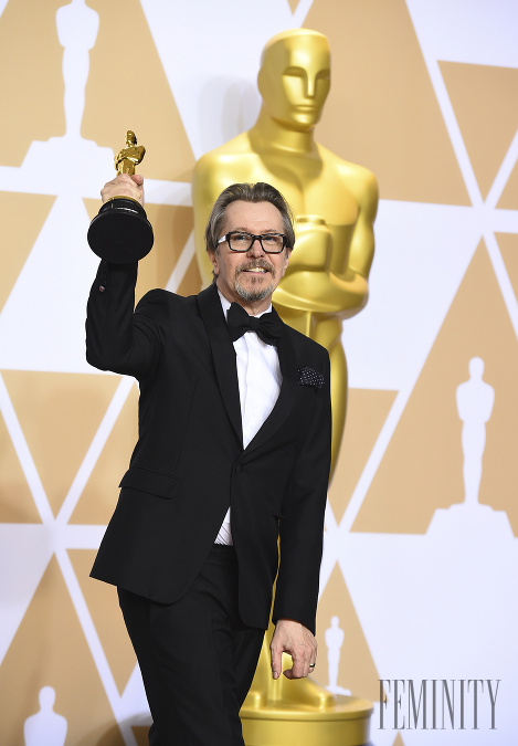 Najlepším hercom je Gary Oldman za úlohu Winstona Churchilla vo filme Najtemnejšia hodina