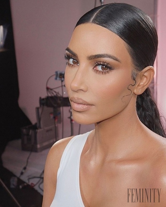 S Kim spolupracoval na kampaniach jej značky KKW Beauty a doteraz líči všetky Kardashianky 