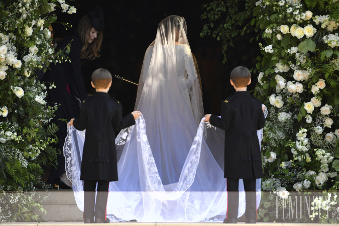 Vlečku Meghan zdobili kvety, ktoré v sebe niesli symbolické posolstvo