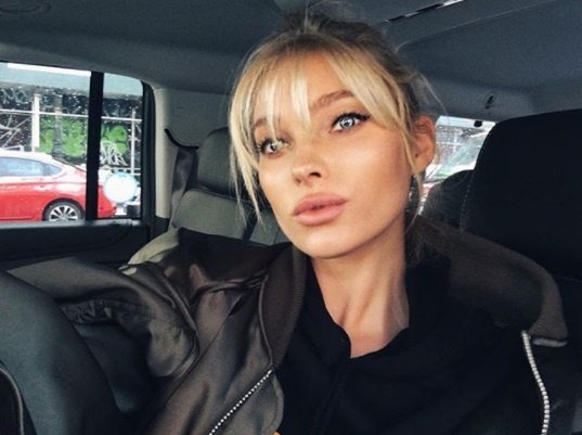 Elsa Hosk z Victoria´s Secret tiež stavila na nový zostrih