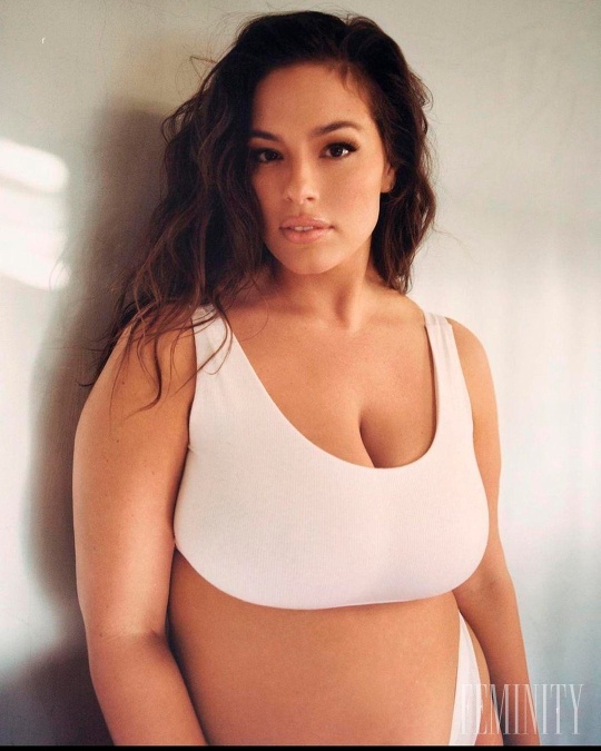 Americká plus size modelka Ashley Graham je ženou, ktorá búra mýty o tom, že musíme mať veľkosť XS, aby sme boli krásne