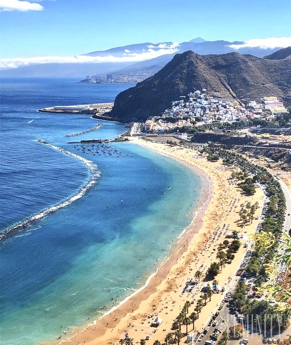 Umelo vytvorená pláž Playa de las Teresitas