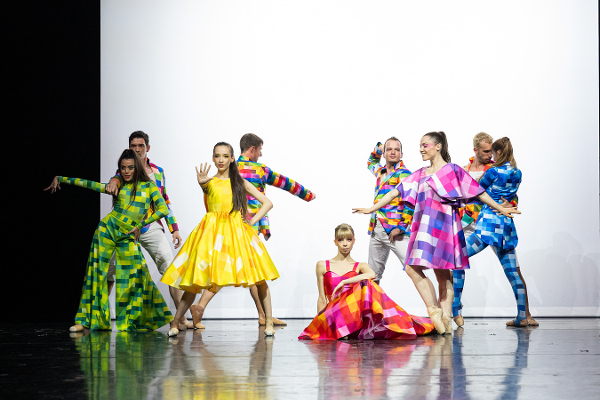 CLIQUE - Choreografia Dominik White Slavkovský, kostýmový dizajn Lenka Sršňová