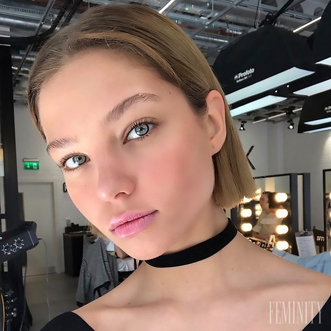 Modelka Alesya sa vďaka krátkym vlasom podobá na Gigi Hadid