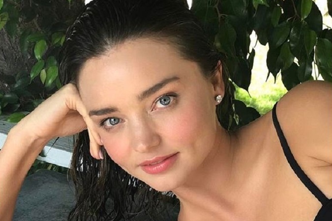 Modelka Miranda Kerr má vo svojej starostlivosti o pleť tajné triky či beauty rituály, vďaka ktorým vyzerá stále mlado a sviežo