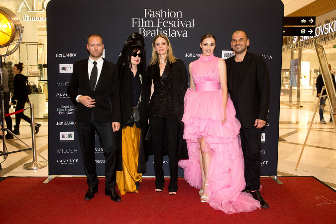 Milosh Harajda, Diane Pernet, Zuzana Kanisová, Mária Čírová a Jozef Pavleye