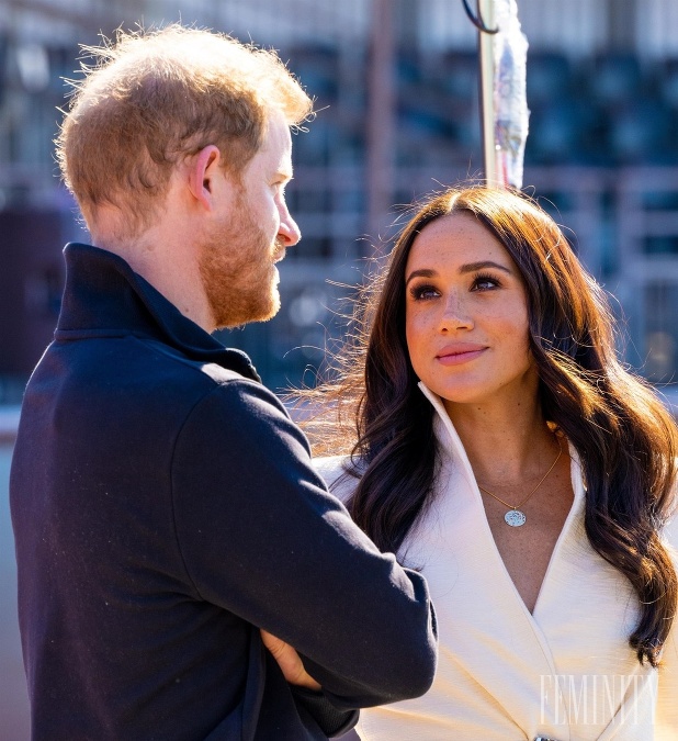 Meghan Markle má byť vraj zo svojho manžela, princa Harryho, unavená. 