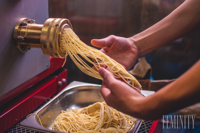 Cestoviny pripravuje v reštaurácii tzv.pasta man