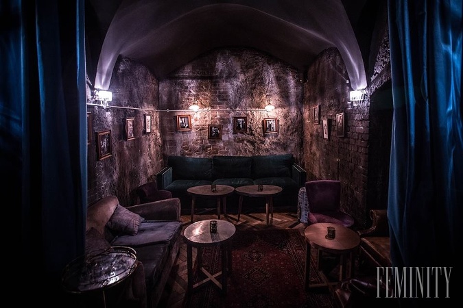 Coctail bar, ktorý sa nachádza v originálnych podkrovných priestoroch