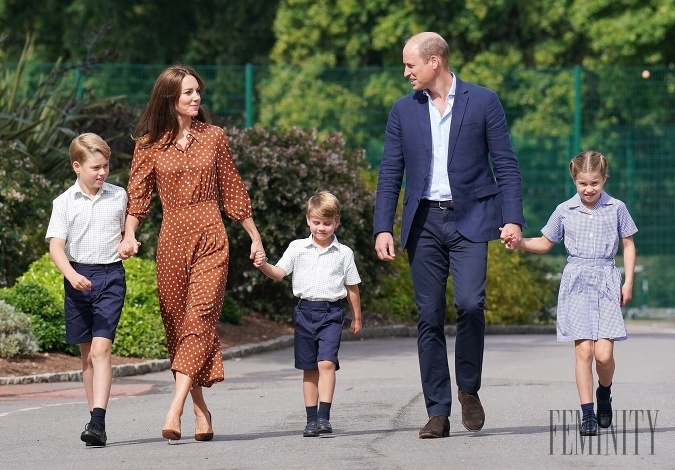 Momentálne všetky tri deti princa a princeznej z Walesu navštevujú Lambrook School. 