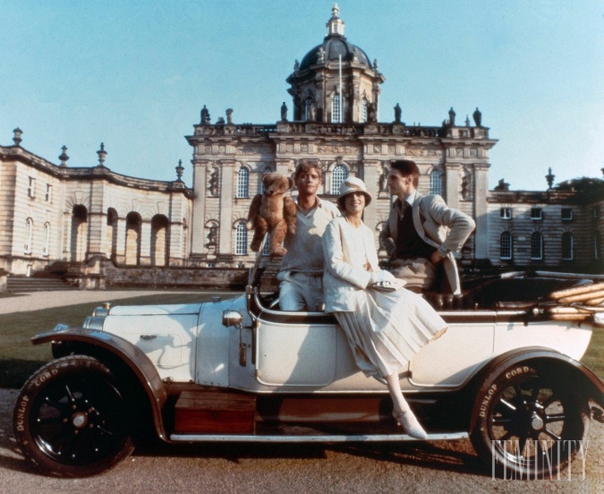 V seriáli Brideshead Revisited hrali herecké hviezdy ako Jeremy Irons alias Charles Ryder či Anthony Andrews a Diana Quick. 